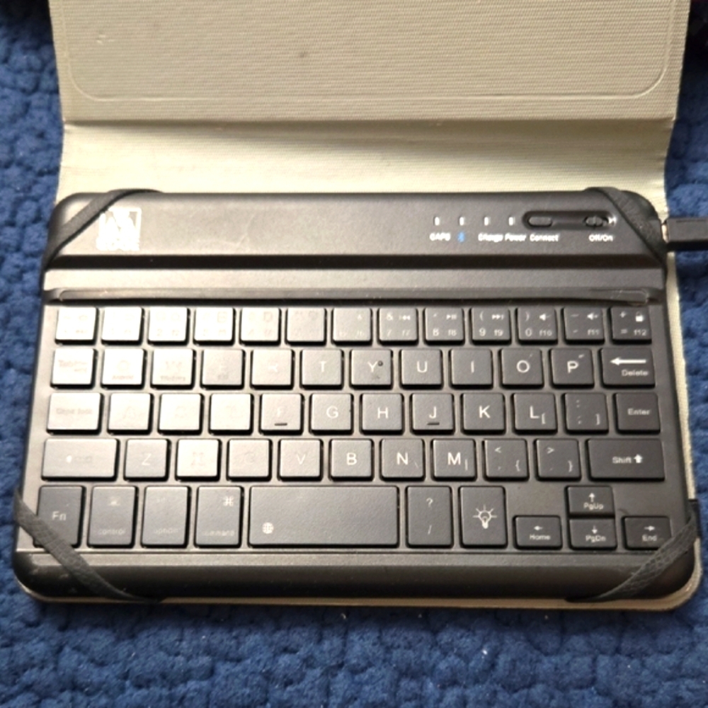 Edge Black Tablet Keyboard Rechargeable Bluetooth w /Case